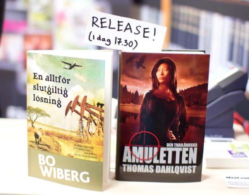 Release på En alltför slutgiltig lösning och Den thailändska amuletten