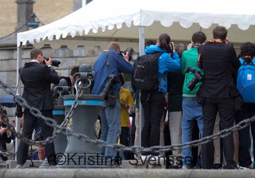 photographers-taking-pictures-of-prince-daniel
