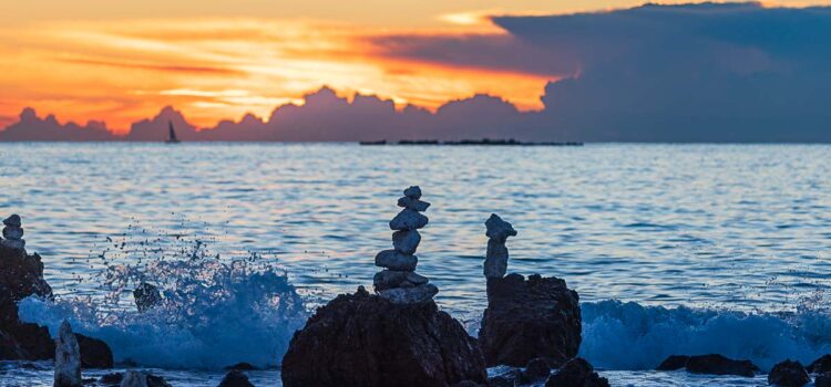 Ett år runt Antibes november: soluppgång i Medelhavet